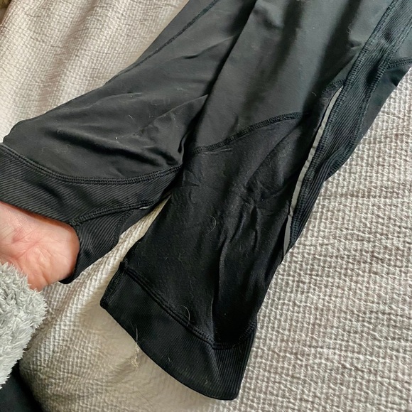 Lululemon crops, reflective & pockets 🍋 - Picture 4 of 5